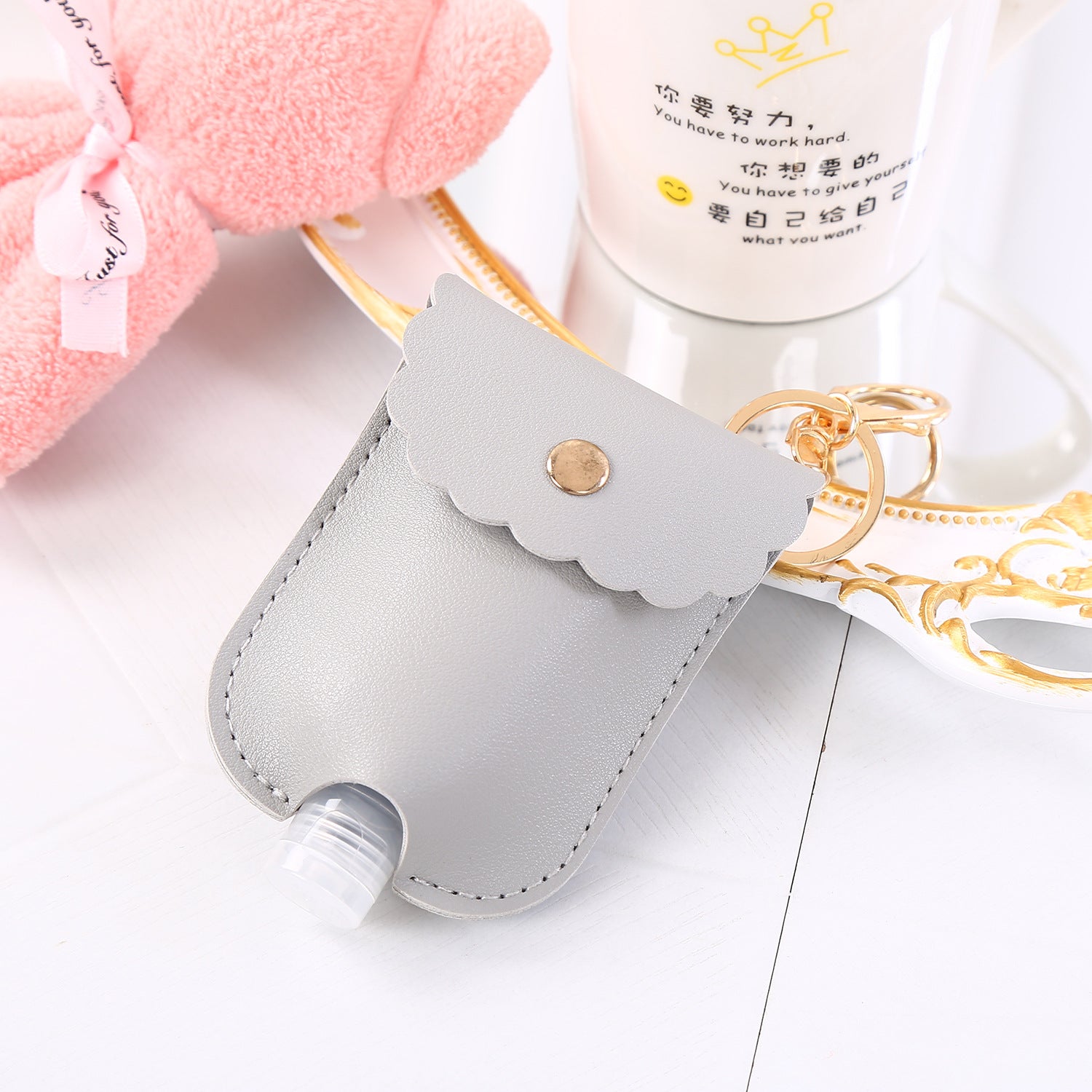 Venta al por mayor portátil saliente desinfectante de manos Funda de cuero PU llavero